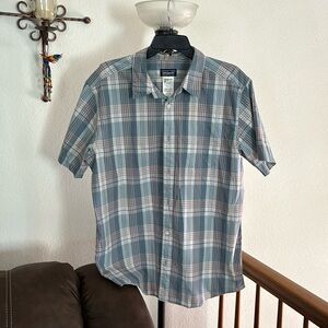 Patagonia short sleeve button up collared shirt